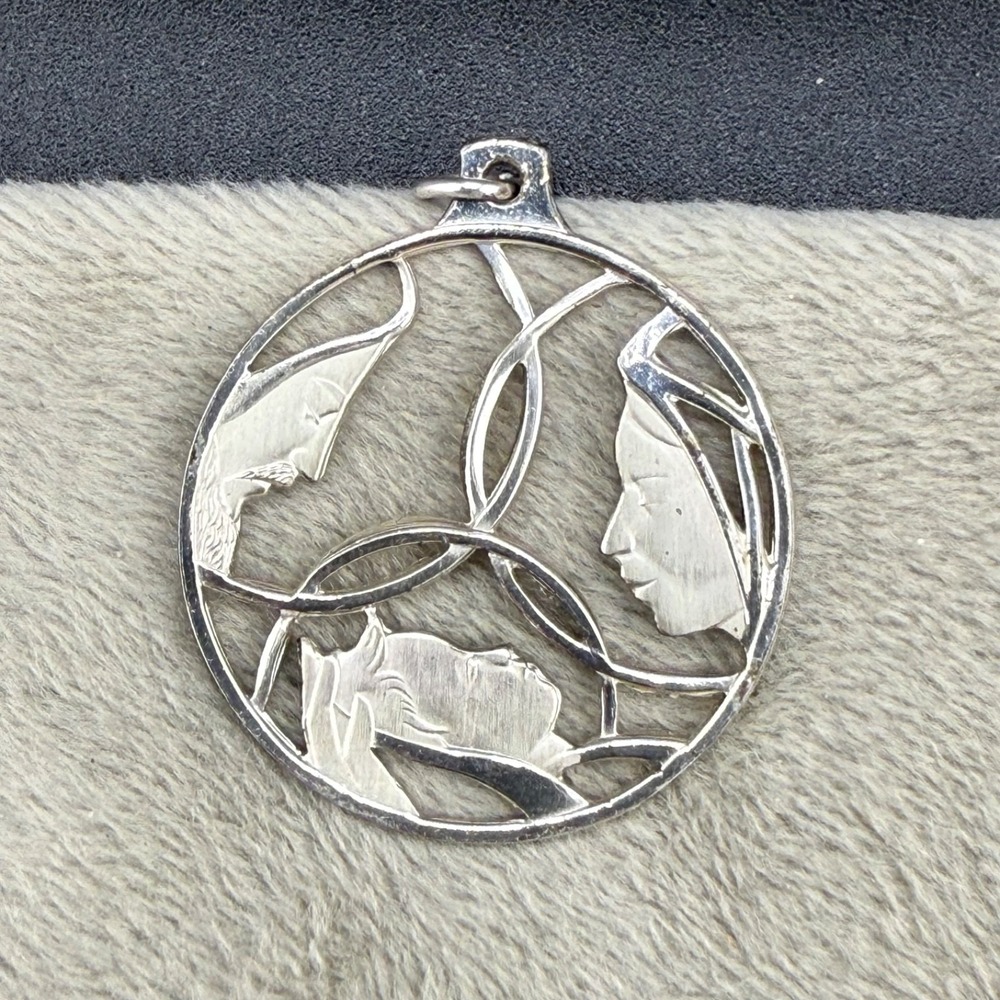Vintage Creed Pendant Silver Family Madonna Father Child Openwork Round 1.25in